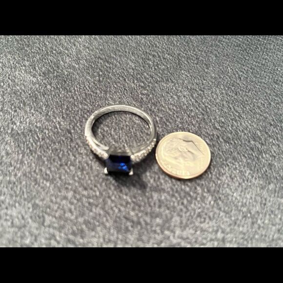 Sterling silver princess cut blue sapphire and cubic zirconia ring. Sz: 10 - Picture 5 of 8
